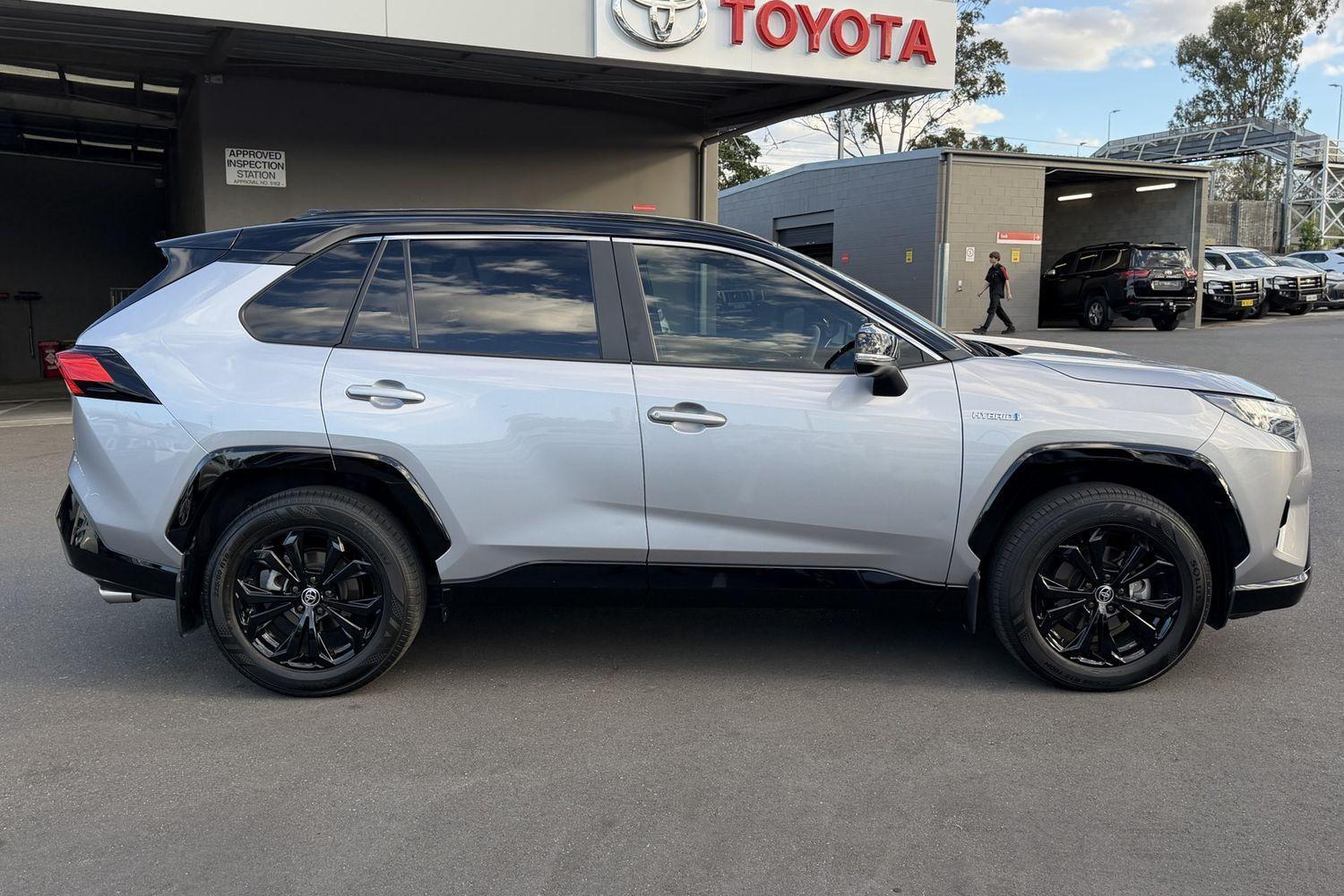 2023 Toyota RAV4 XSE (2WD) in Two Tone Silver