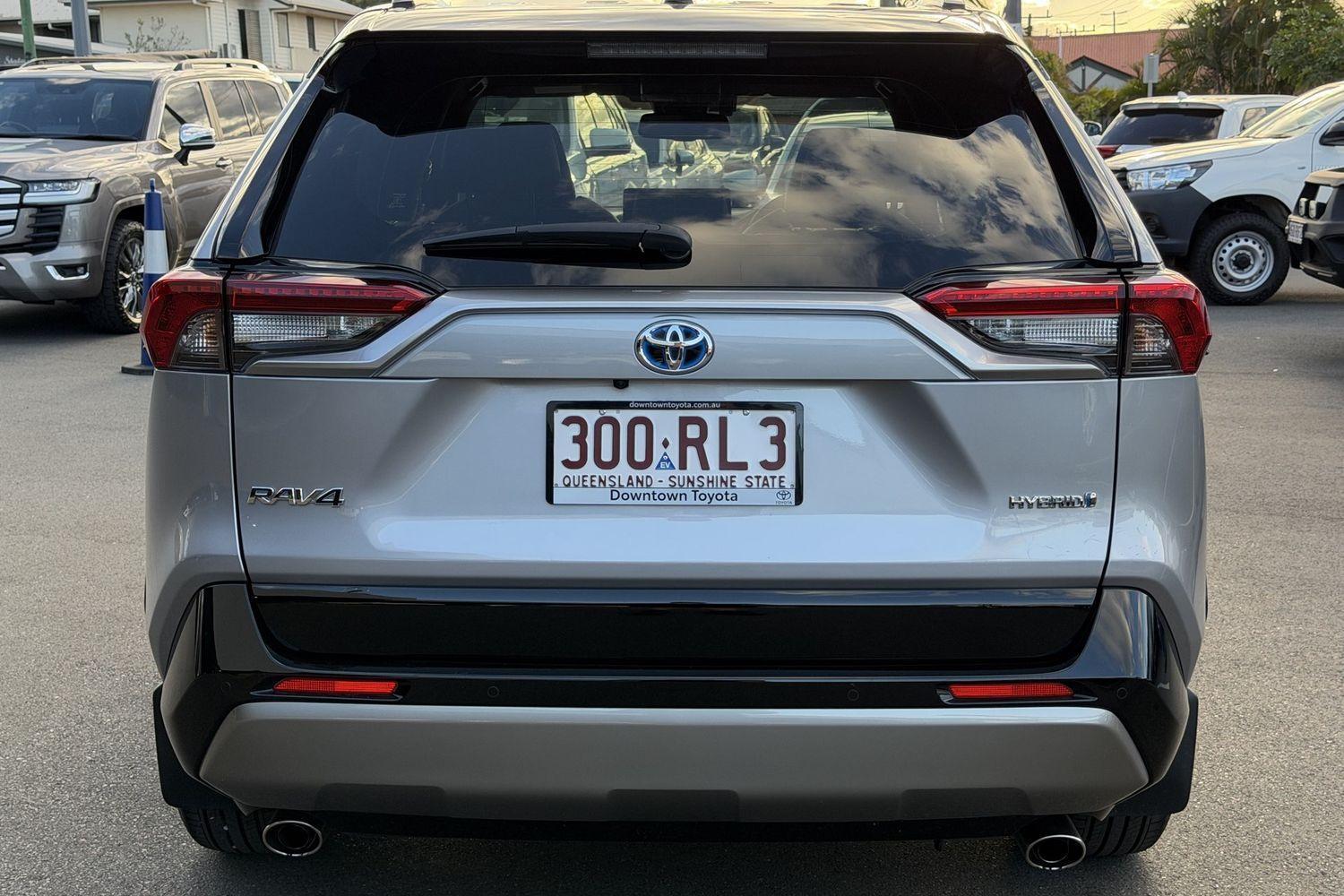 2023 Toyota RAV4 XSE (2WD) in Two Tone Silver