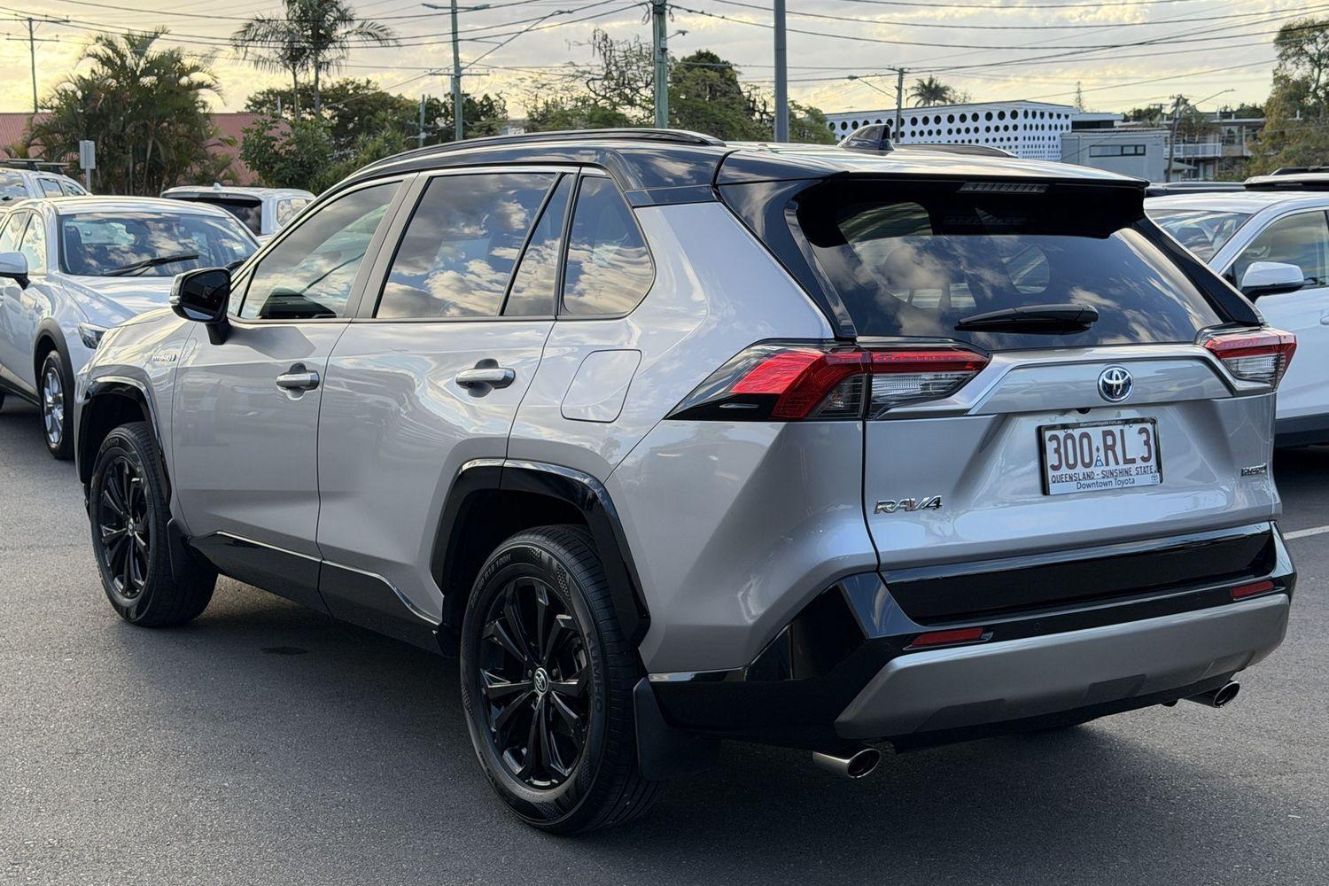 2023 Toyota RAV4 XSE (2WD) in Two Tone Silver