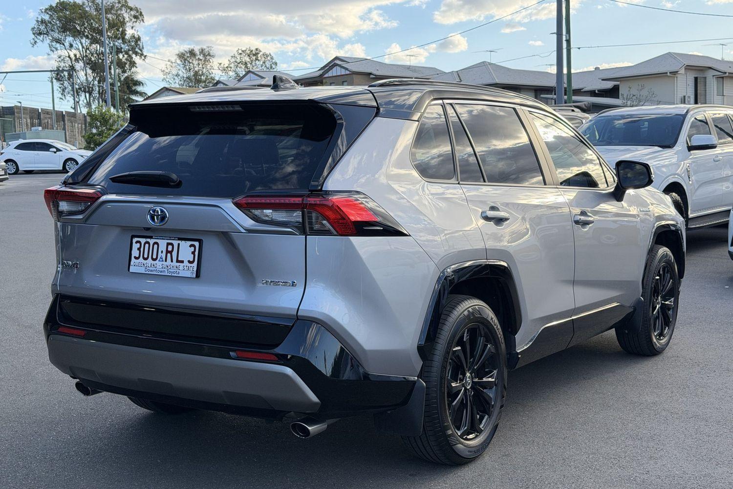 2023 Toyota RAV4 XSE (2WD) in Two Tone Silver
