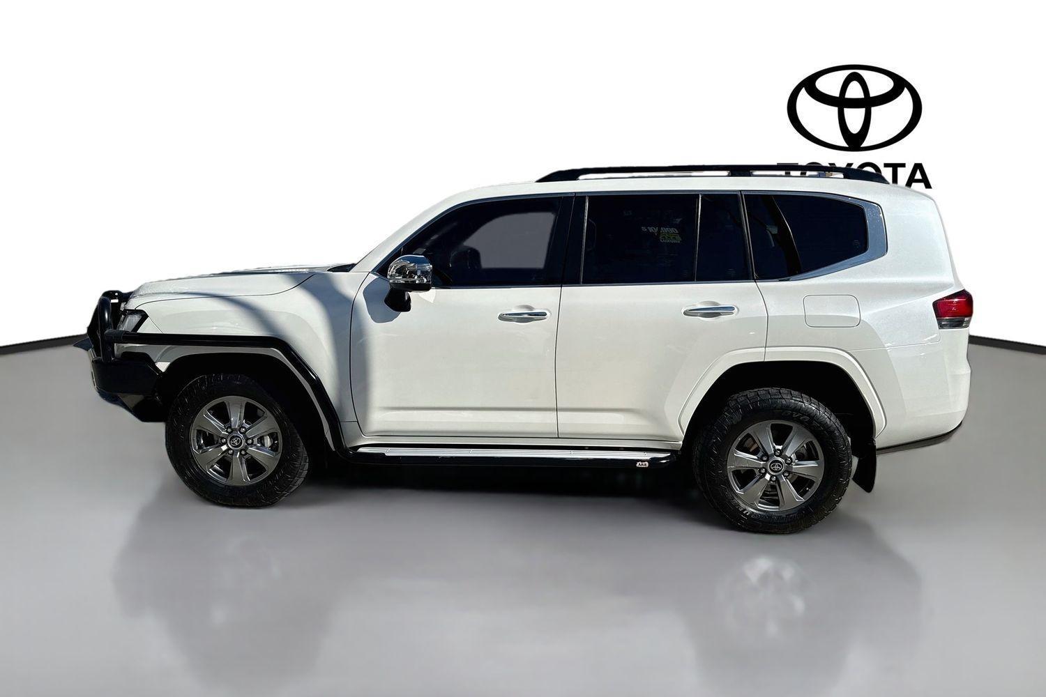 2022 Toyota Landcruiser Sahara in White