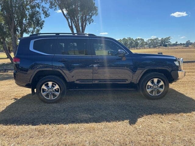 2022 Toyota Landcruiser VX in Blue