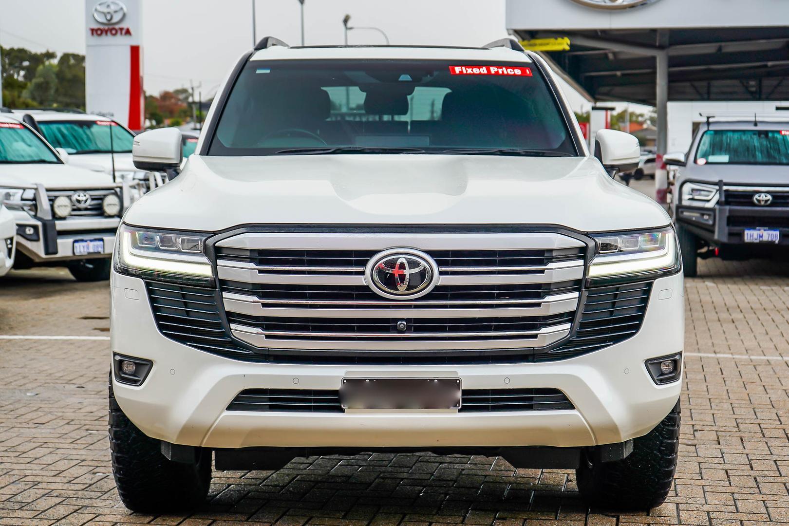 2022 Toyota Landcruiser VX in White