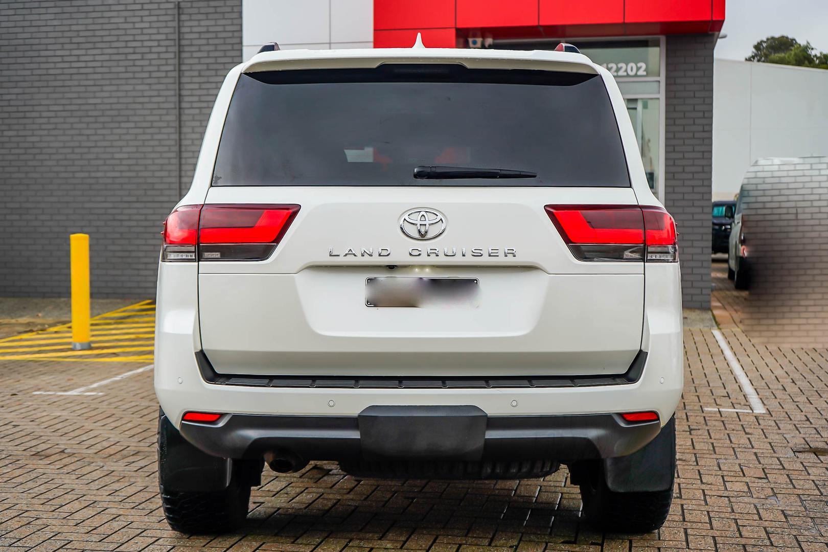 2022 Toyota Landcruiser VX in White