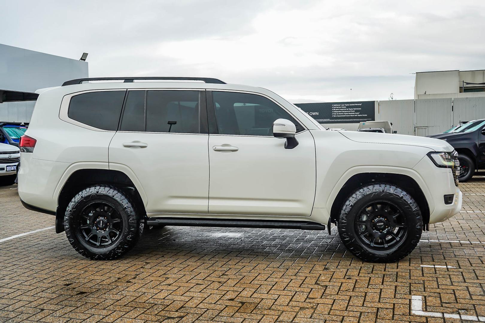 2022 Toyota Landcruiser VX in White