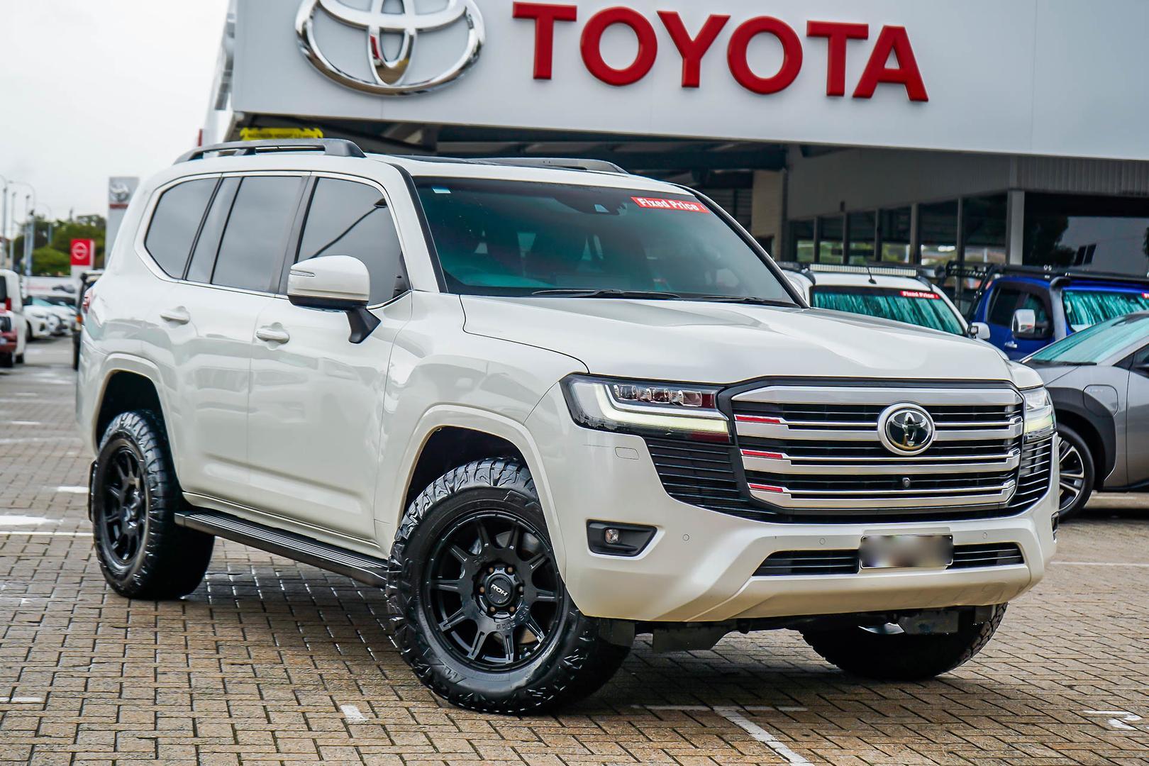 2022 Toyota Landcruiser VX in White