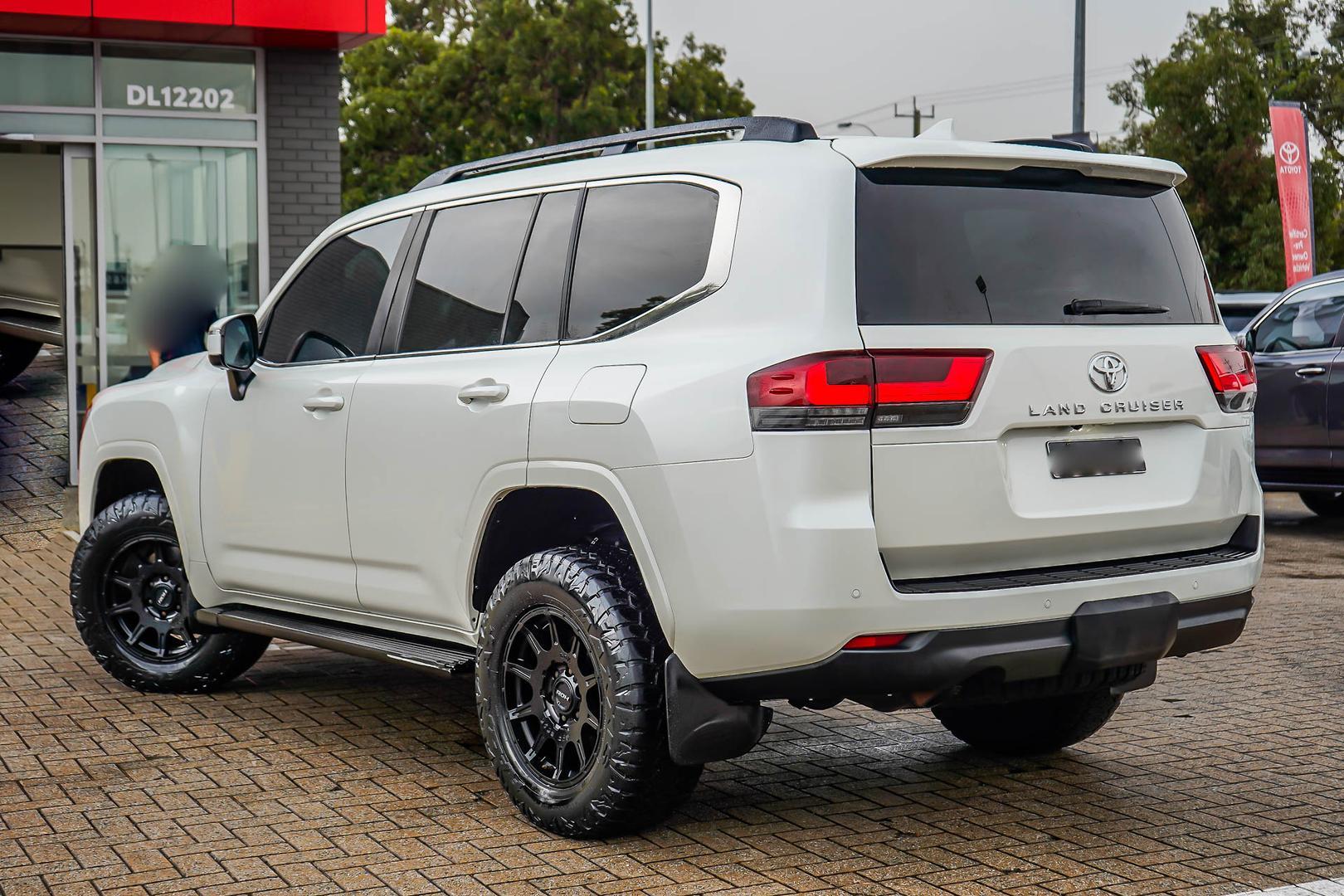 2022 Toyota Landcruiser VX in White