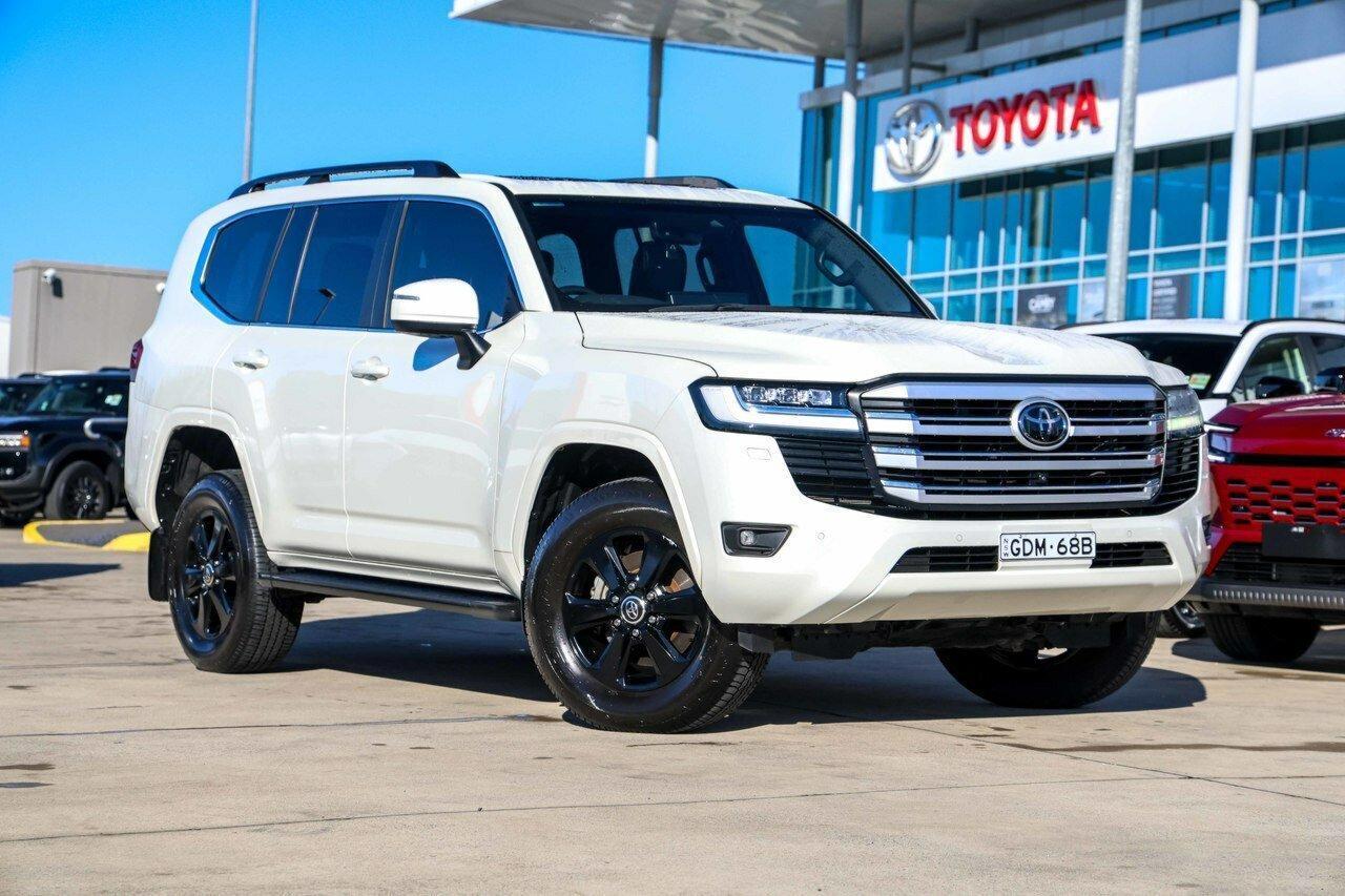 2023 Toyota Landcruiser VX in White