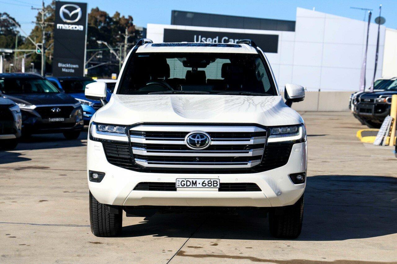 2023 Toyota Landcruiser VX in White