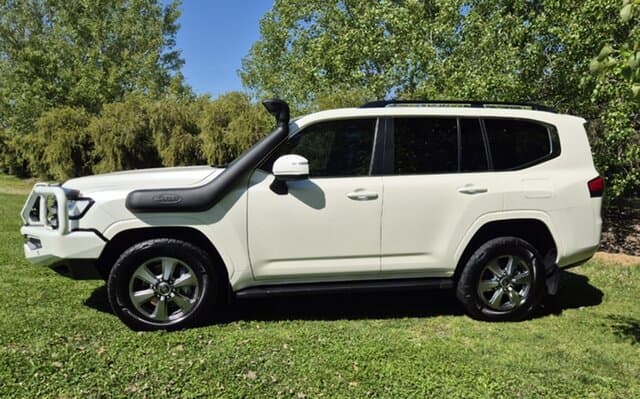 2023 Toyota Landcruiser VX in White