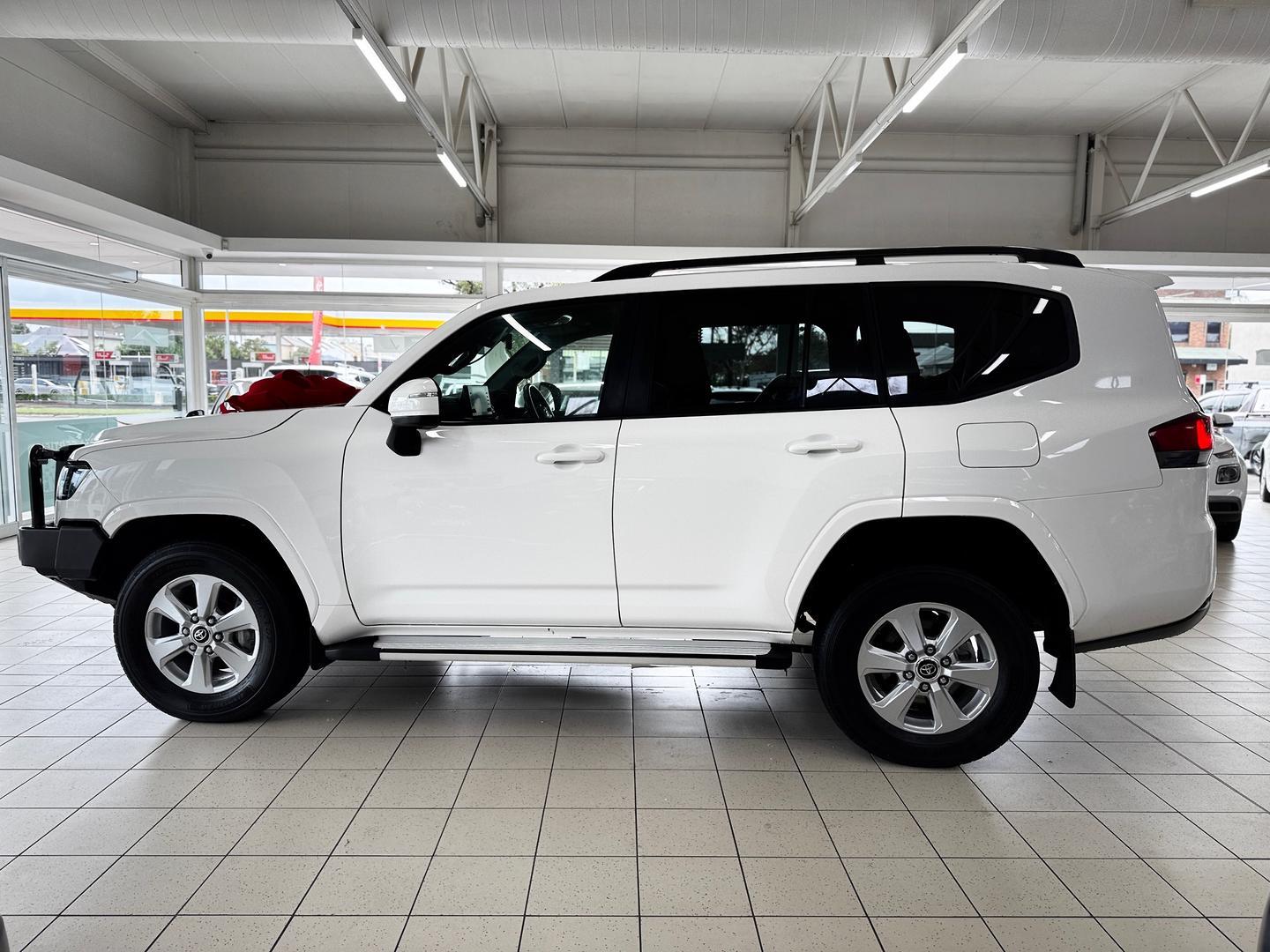 2024 Toyota Landcruiser GXL in White
