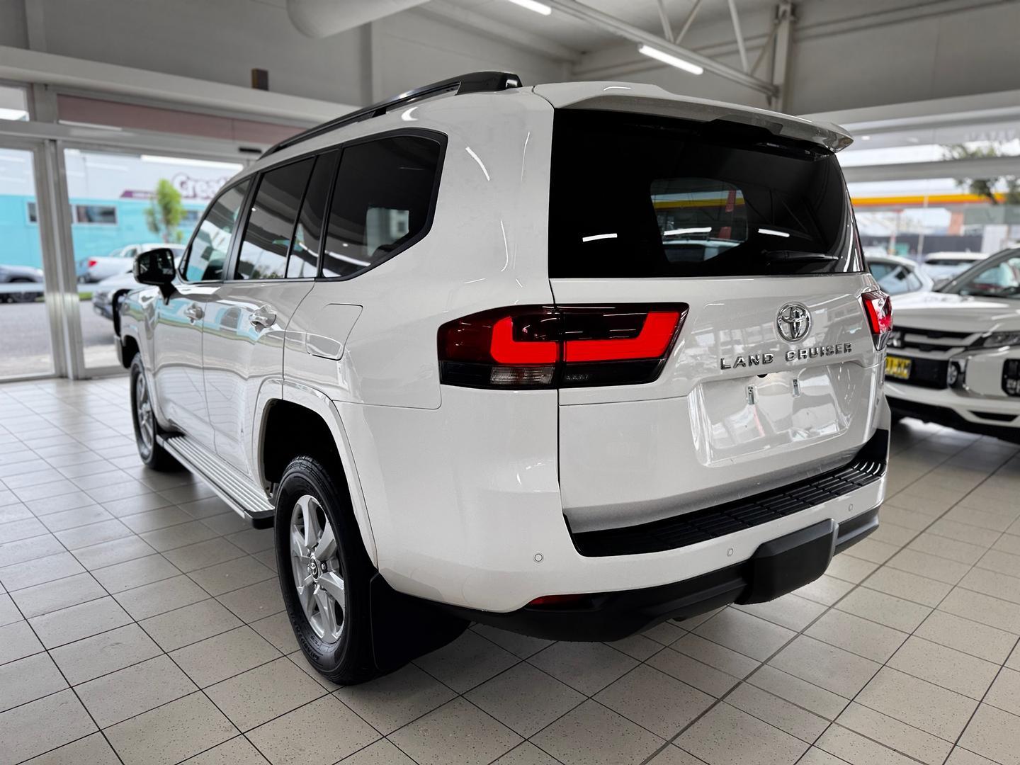 2024 Toyota Landcruiser GXL in White