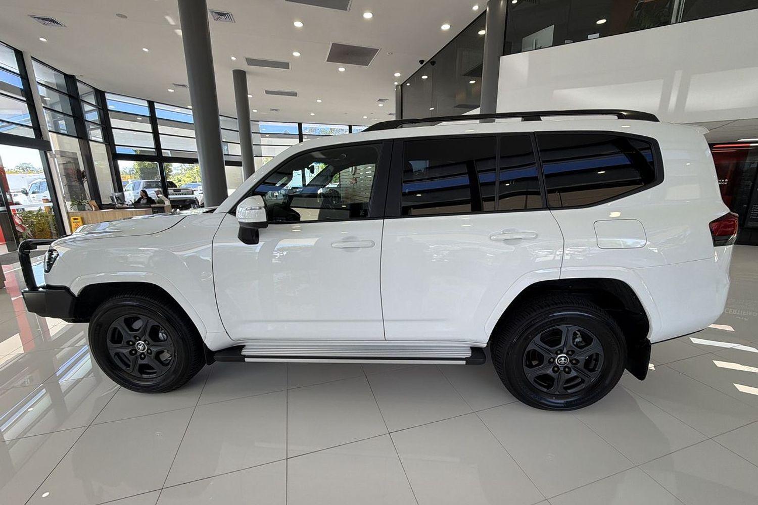 2024 Toyota Landcruiser GXL in White