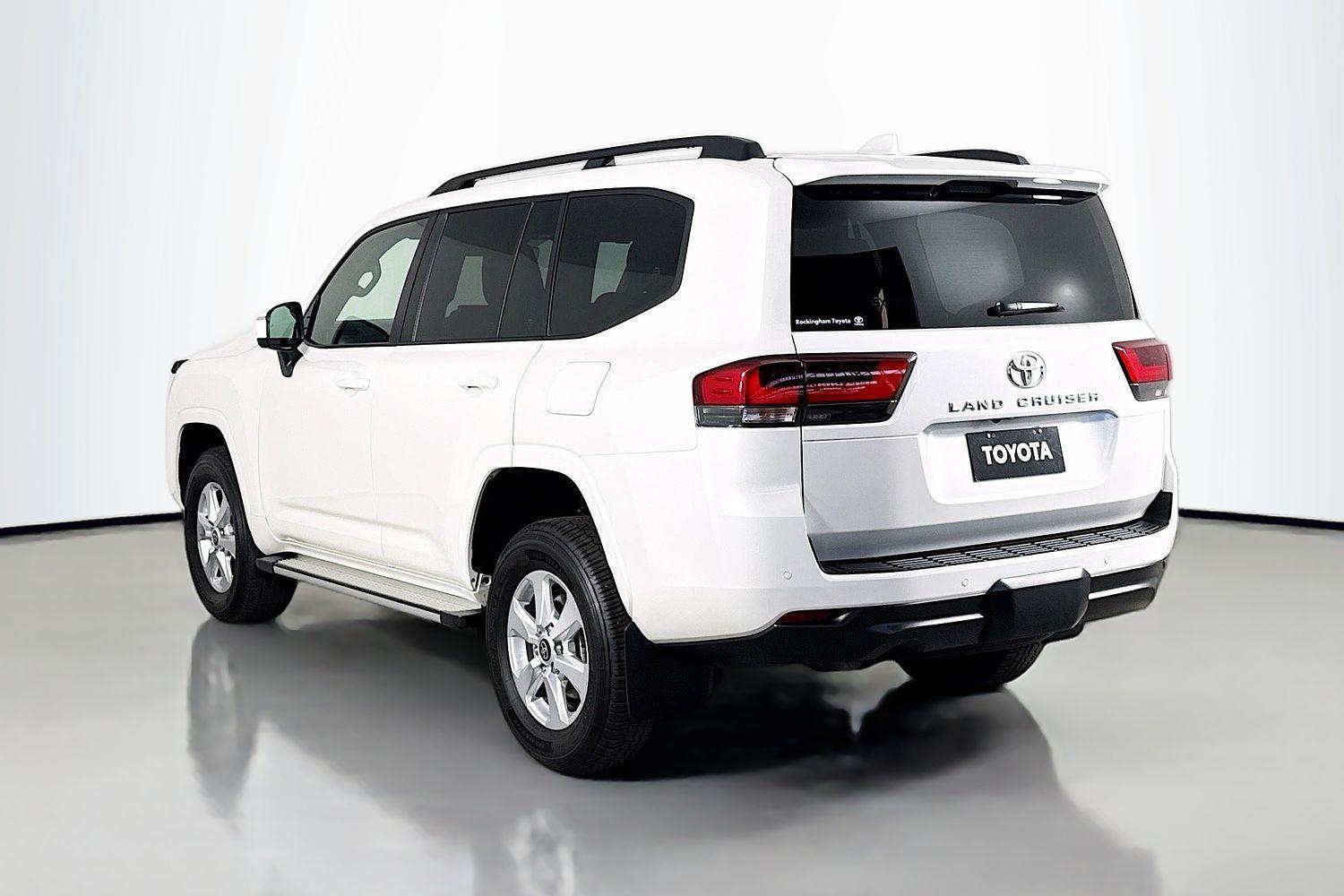 2025 Toyota Landcruiser GXL in White