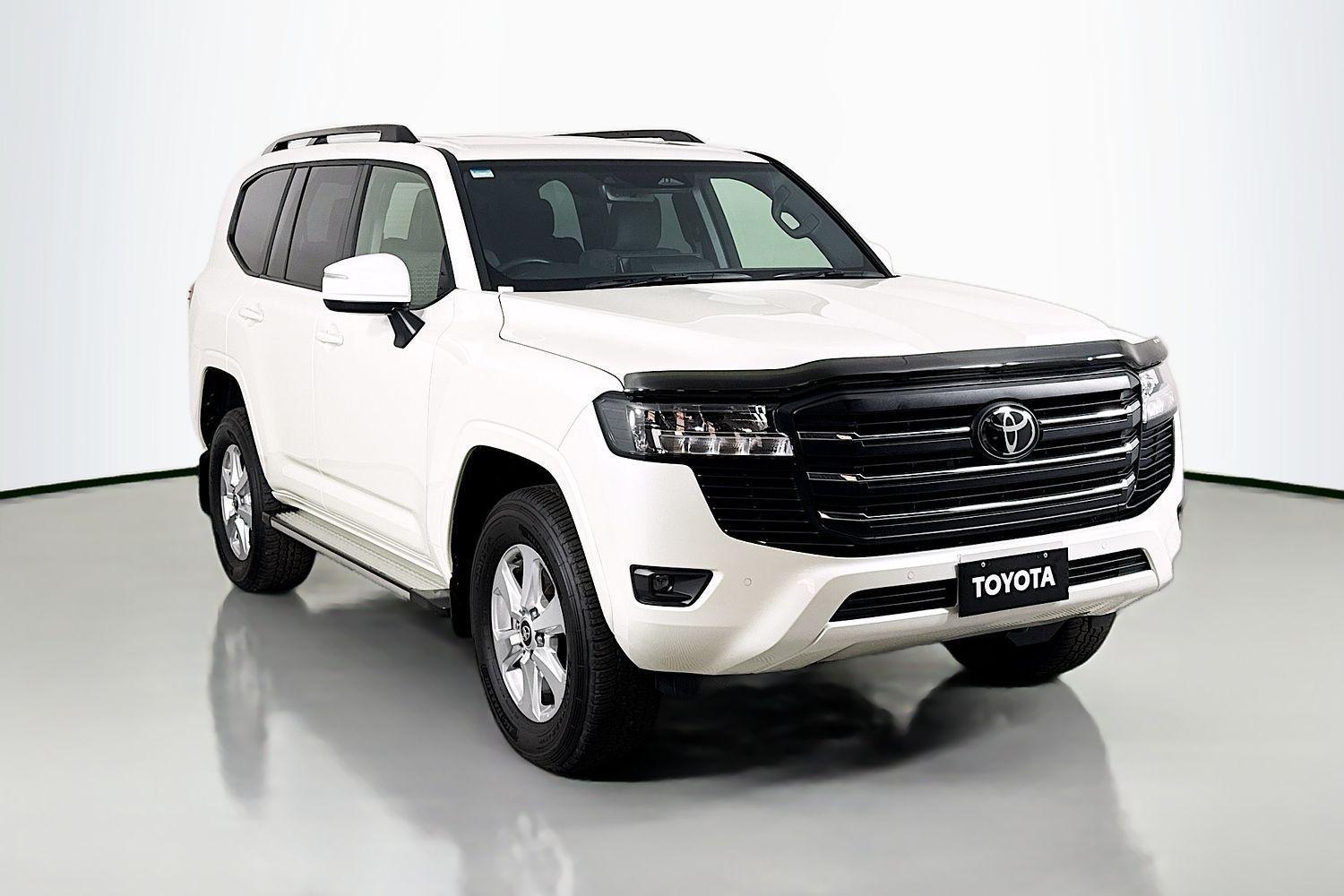 2025 Toyota Landcruiser GXL in White