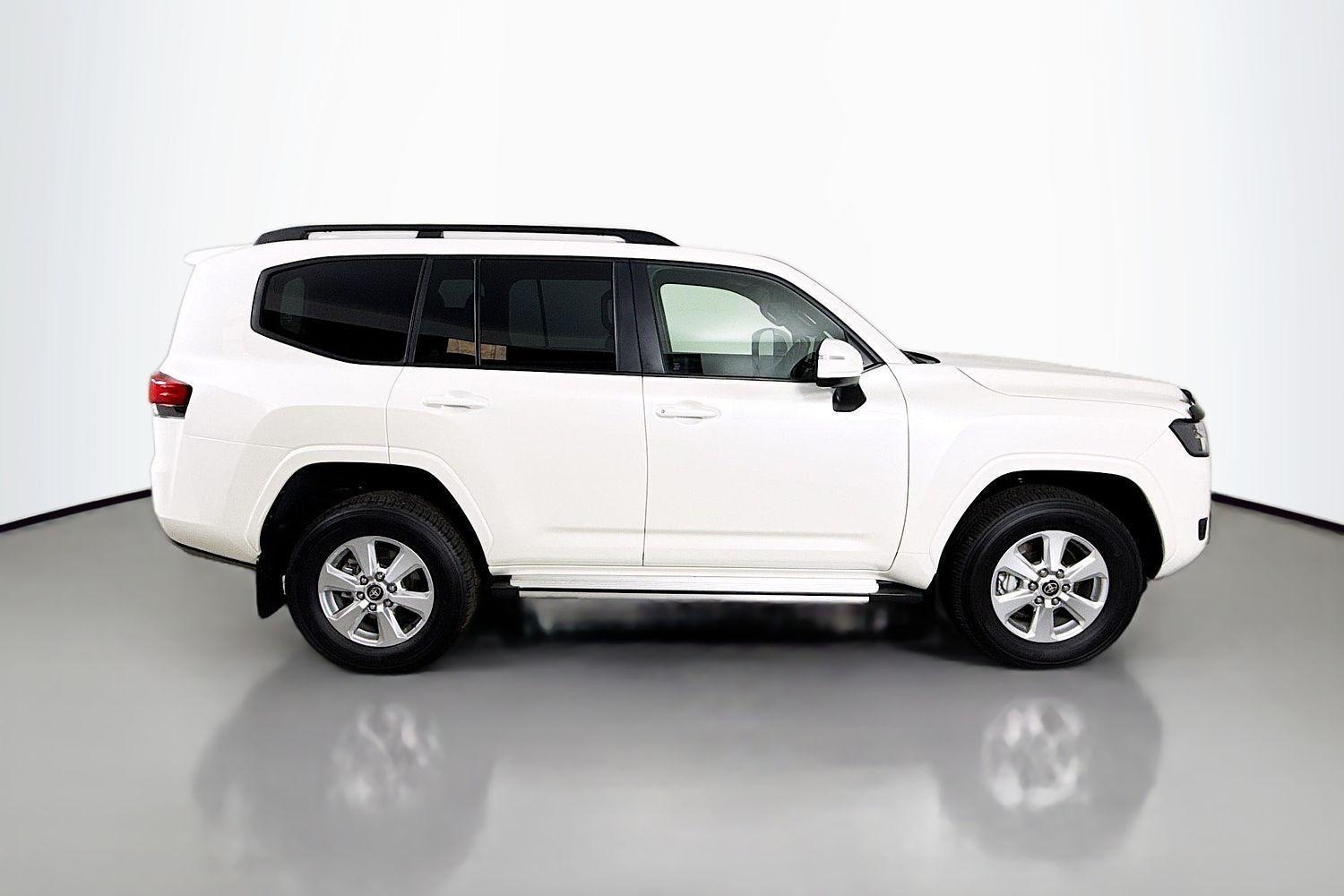 2025 Toyota Landcruiser GXL in White