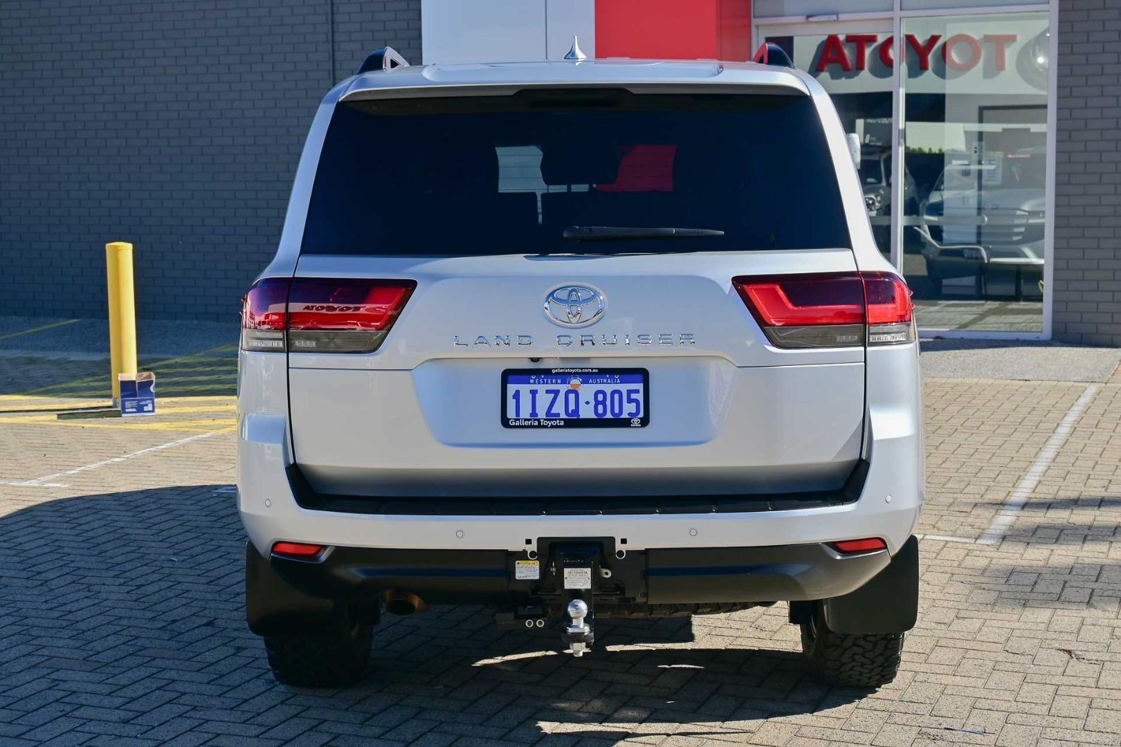 2022 Toyota Landcruiser VX in Silver