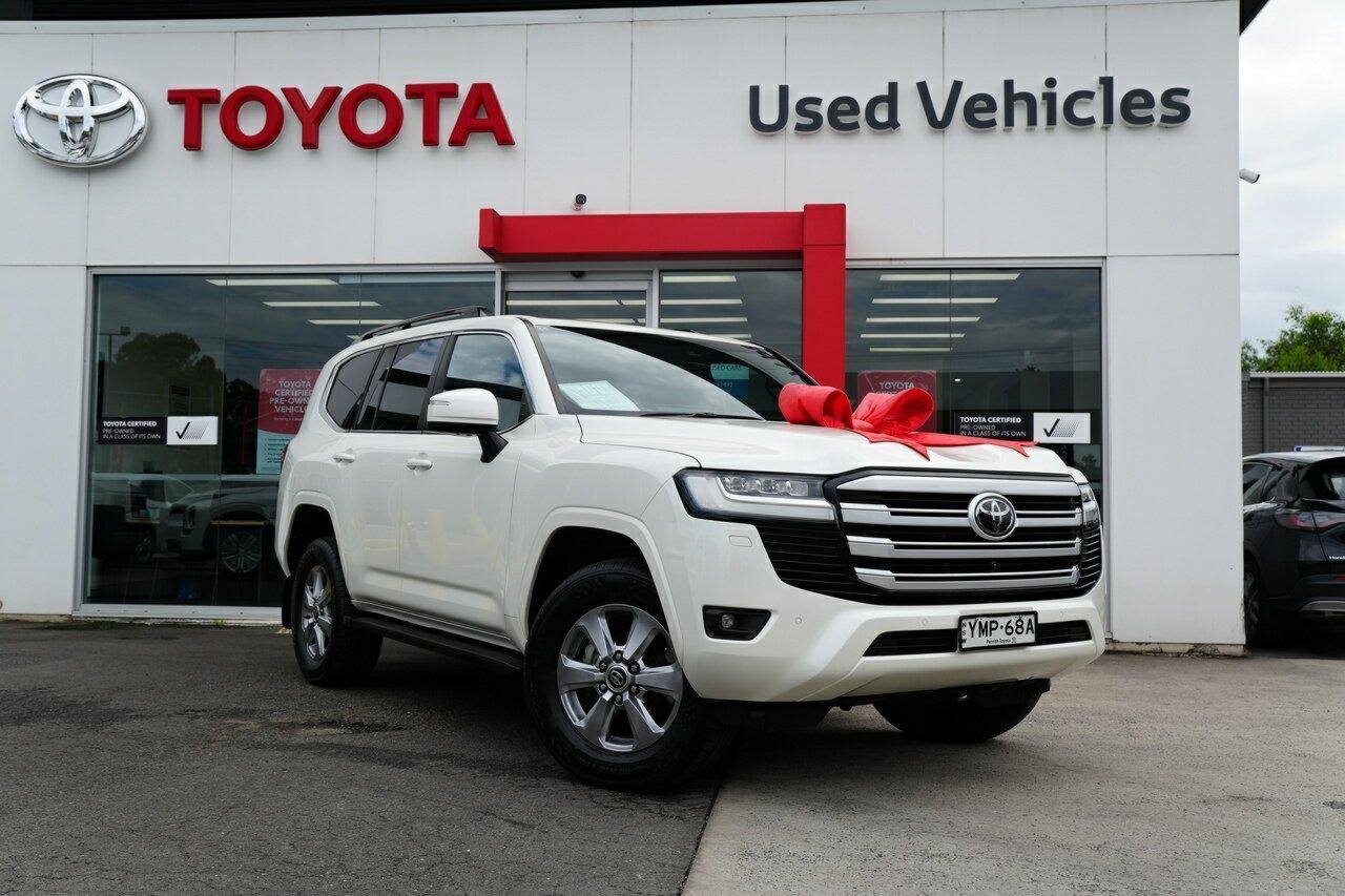 2022 Toyota Landcruiser VX in White