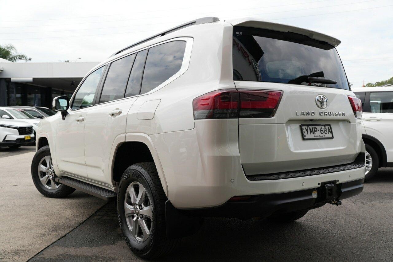 2022 Toyota Landcruiser VX in White