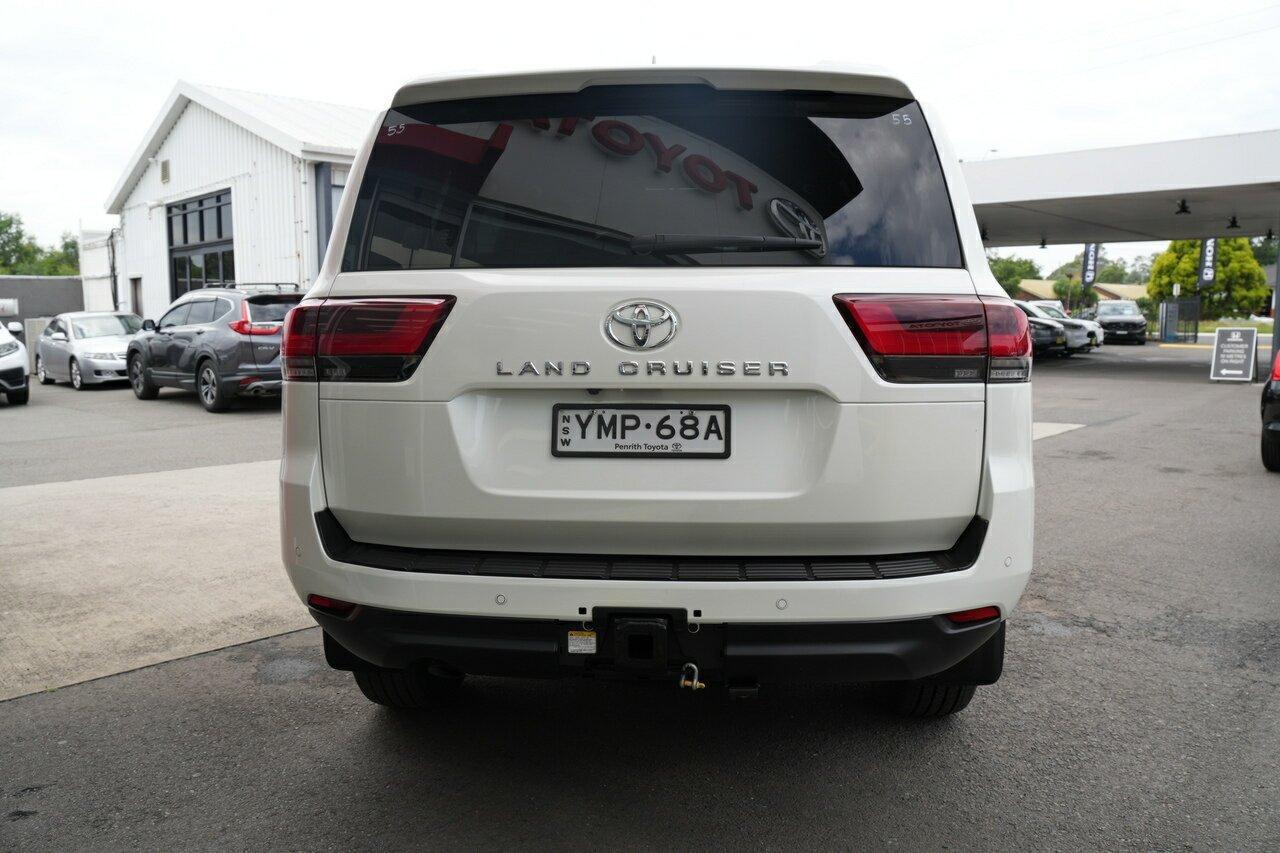 2022 Toyota Landcruiser VX in White