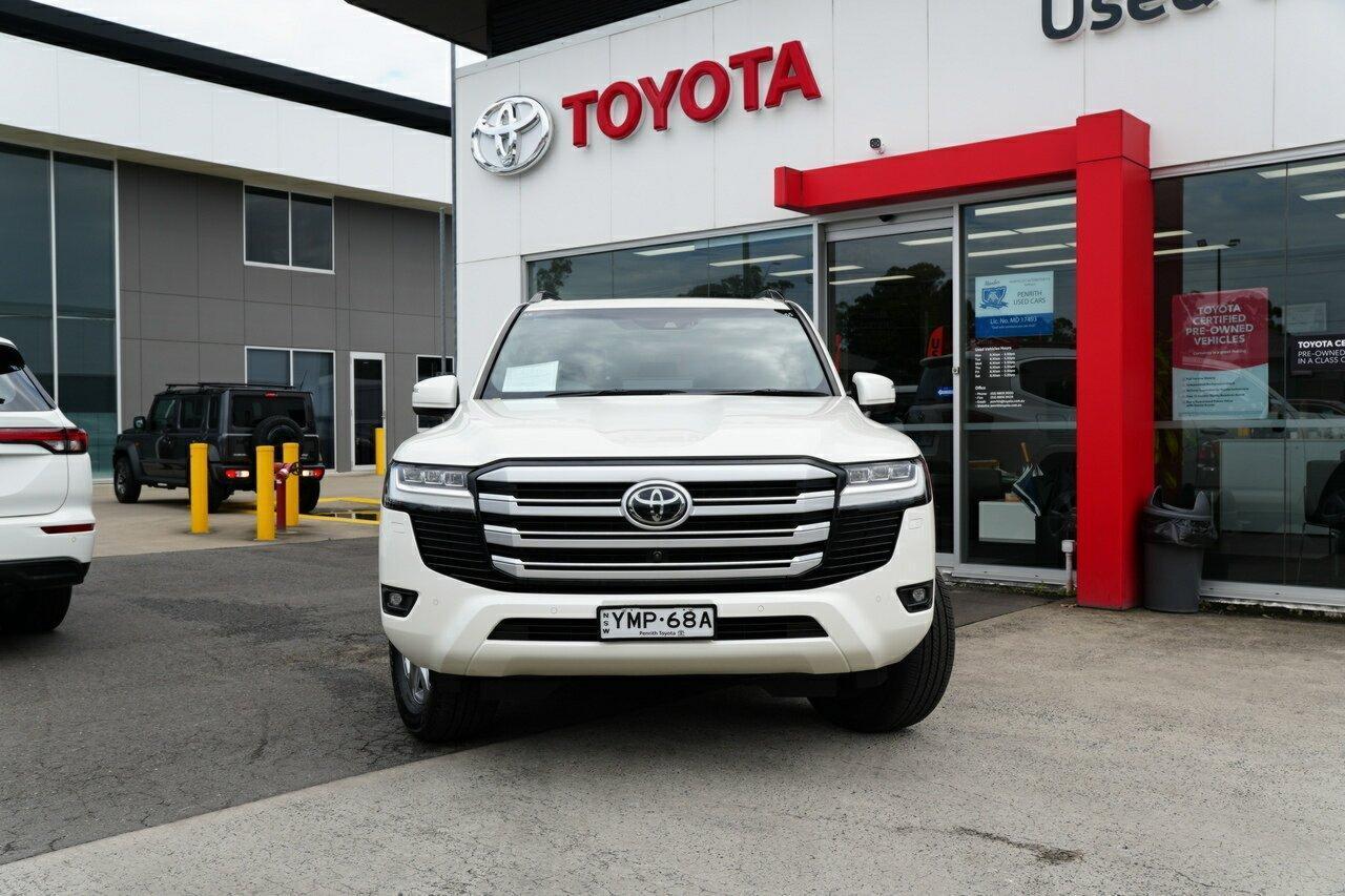 2022 Toyota Landcruiser VX in White
