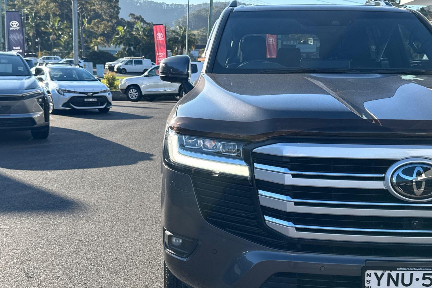 2023 Toyota Landcruiser VX in Silver