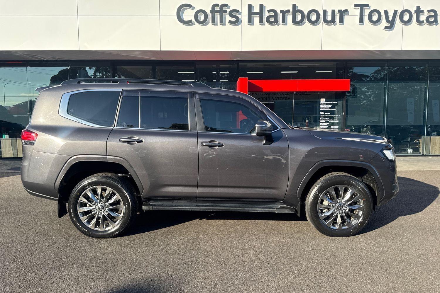 2023 Toyota Landcruiser VX in Silver