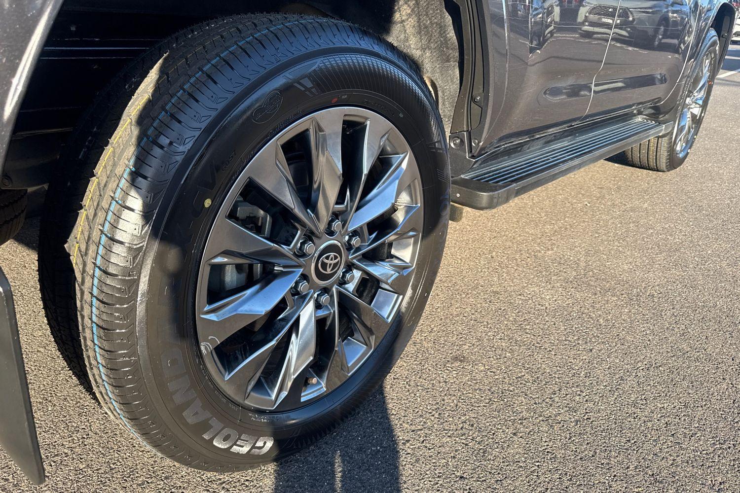 2023 Toyota Landcruiser VX in Silver