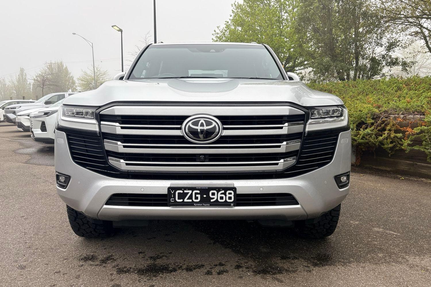 2024 Toyota Landcruiser VX in Silver