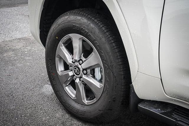 2025 Toyota Landcruiser VX in White