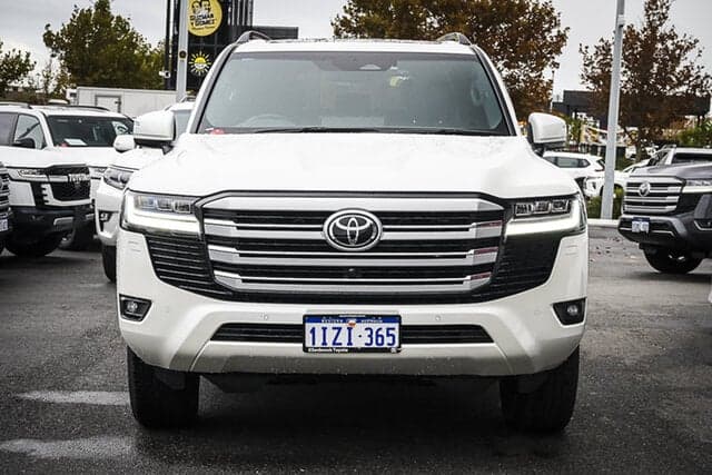 2025 Toyota Landcruiser VX in White