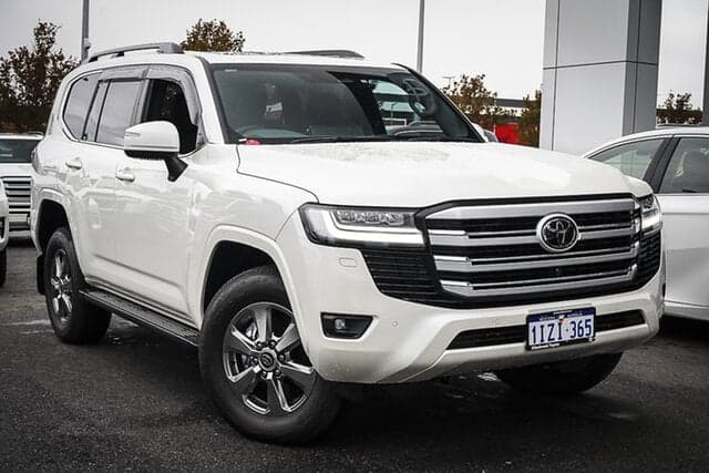 2025 Toyota Landcruiser VX in White