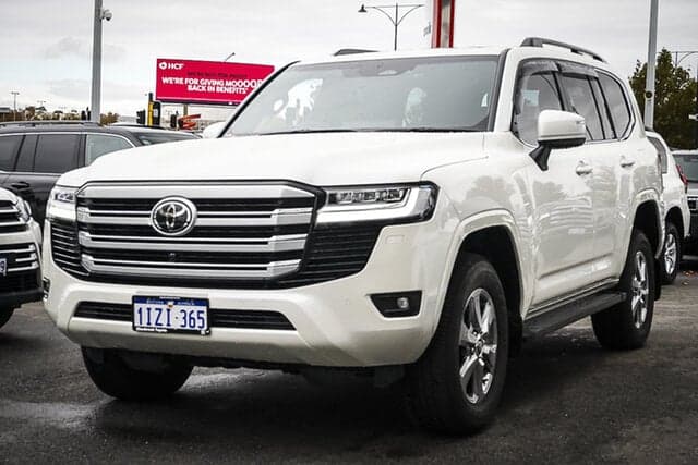 2025 Toyota Landcruiser VX in White