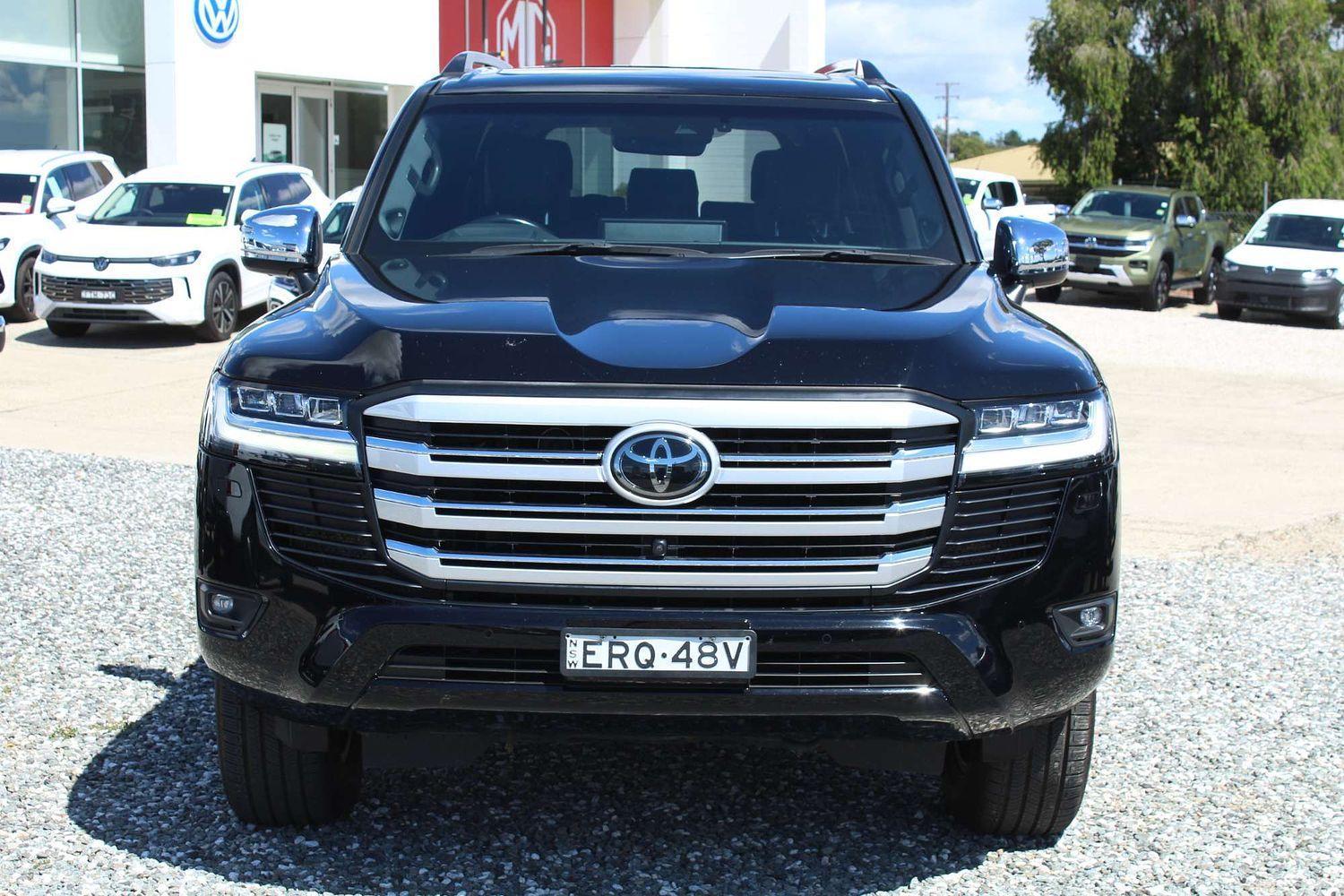 2022 Toyota Landcruiser Sahara in Black