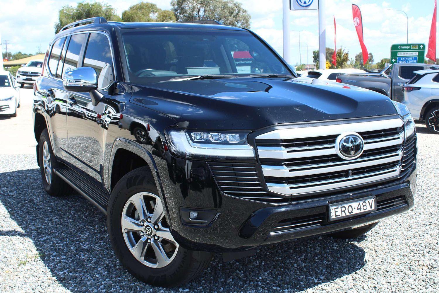 2022 Toyota Landcruiser Sahara in Black