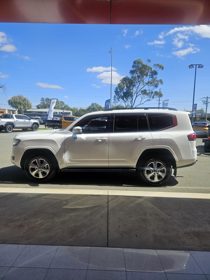 2023 Toyota Landcruiser VX in White