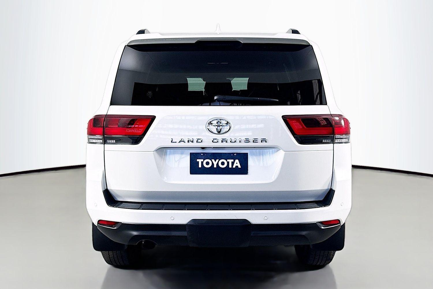 2023 Toyota Landcruiser VX in White