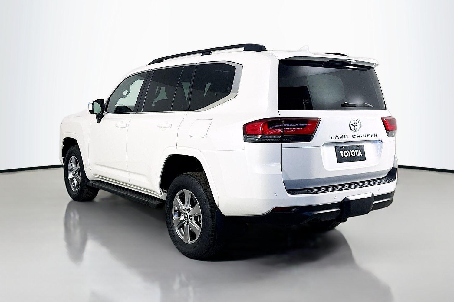 2023 Toyota Landcruiser VX in White