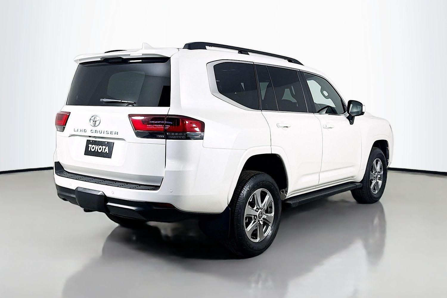 2023 Toyota Landcruiser VX in White