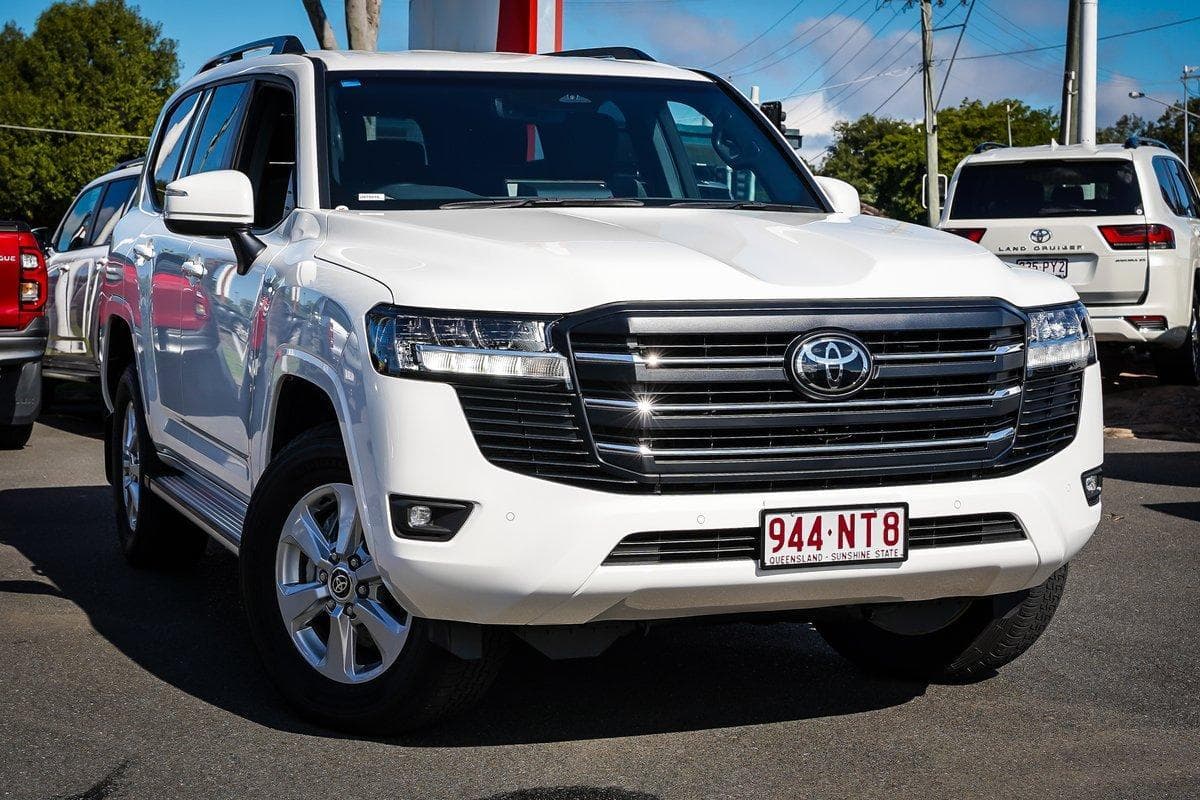 2025 Toyota Landcruiser GXL in White