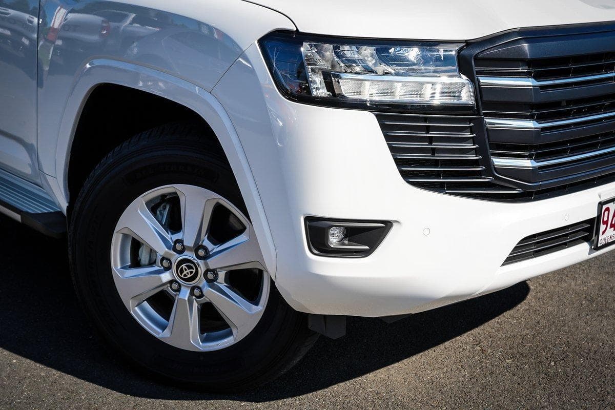 2025 Toyota Landcruiser GXL in White