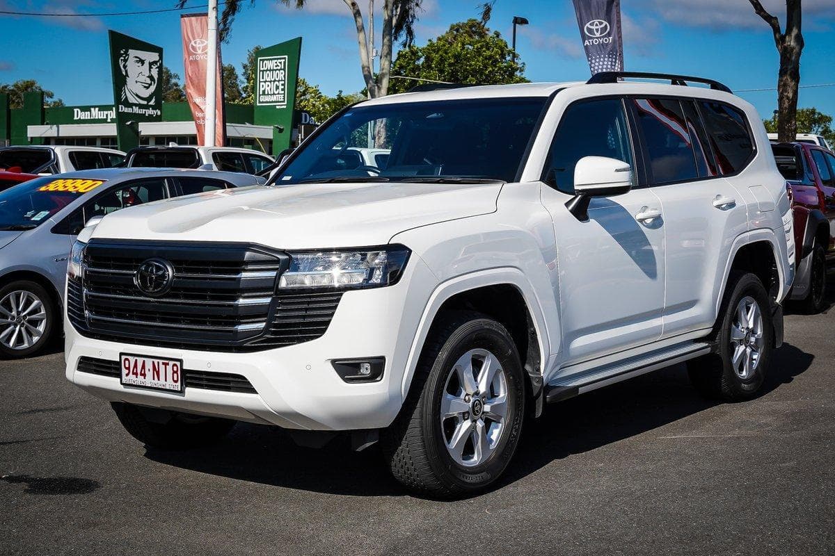 2025 Toyota Landcruiser GXL in White