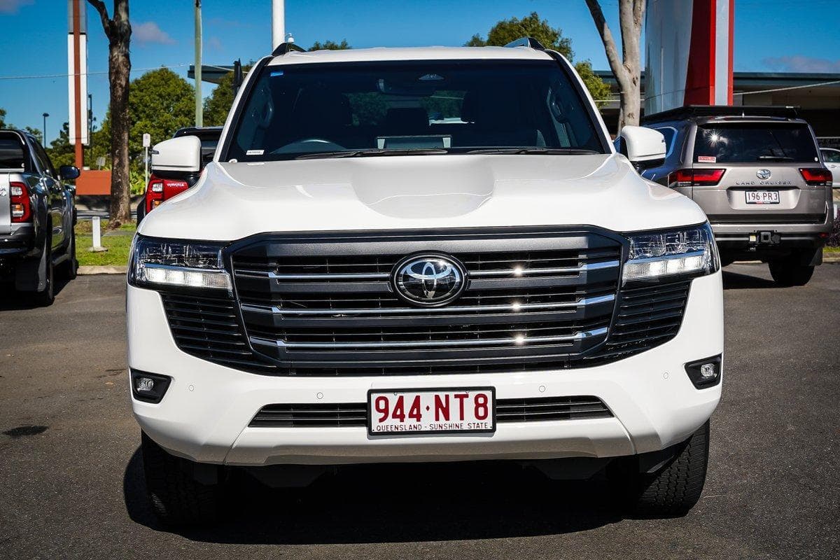 2025 Toyota Landcruiser GXL in White
