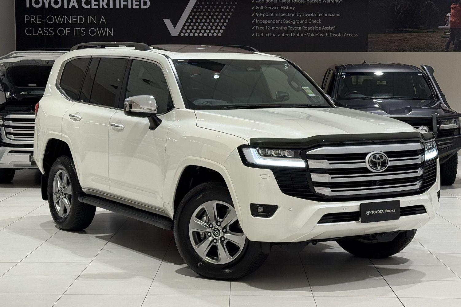 2025 Toyota Landcruiser Sahara in White