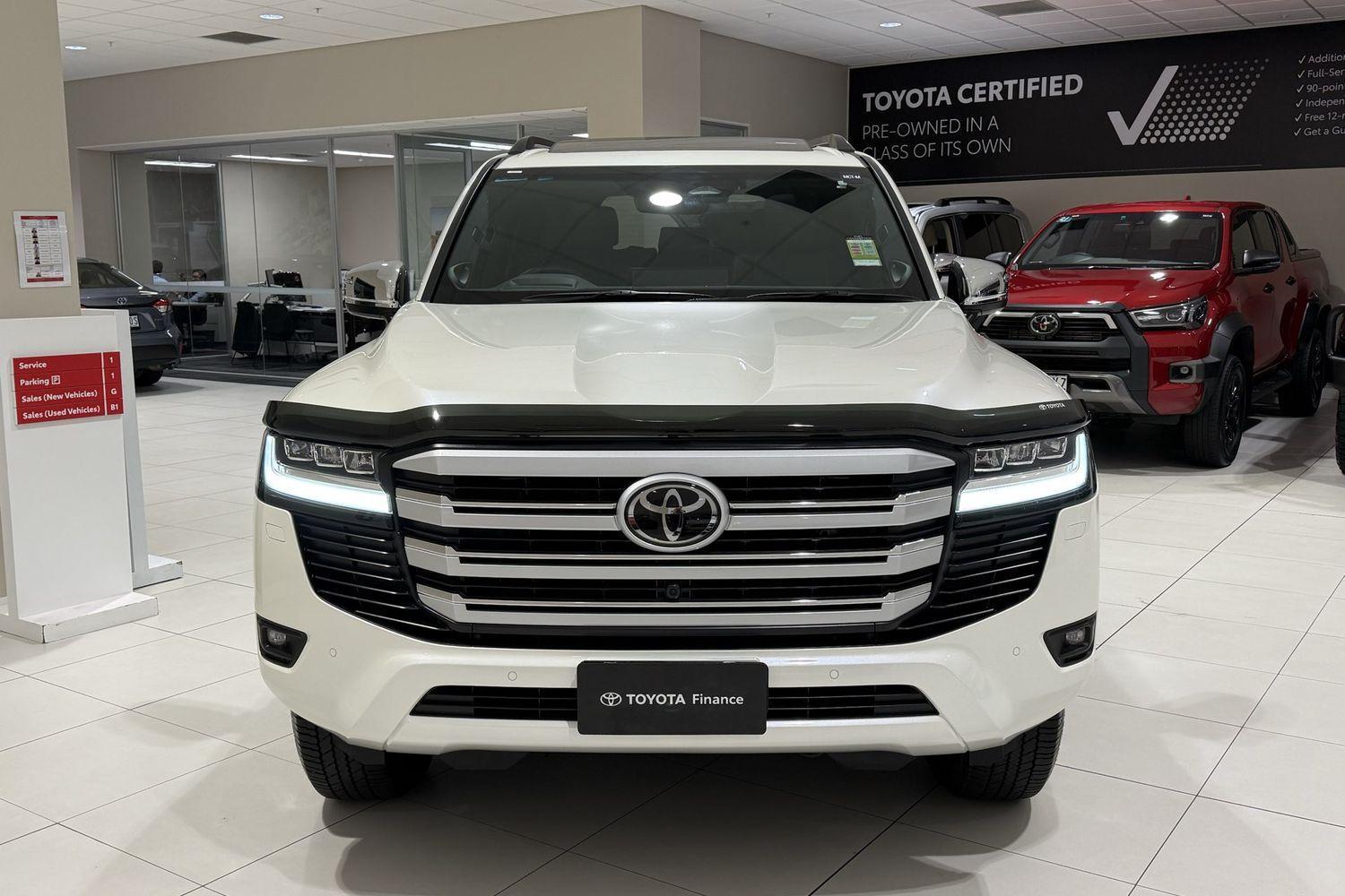 2025 Toyota Landcruiser Sahara in White