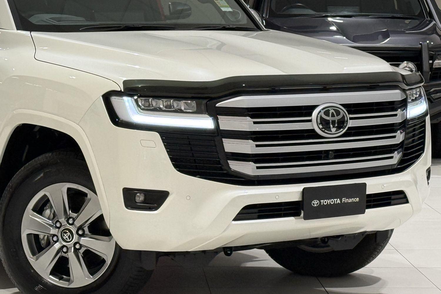 2025 Toyota Landcruiser Sahara in White
