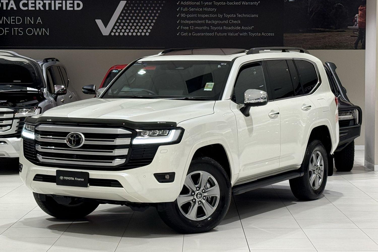 2025 Toyota Landcruiser Sahara in White