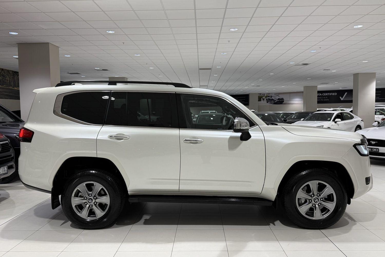 2025 Toyota Landcruiser Sahara in White