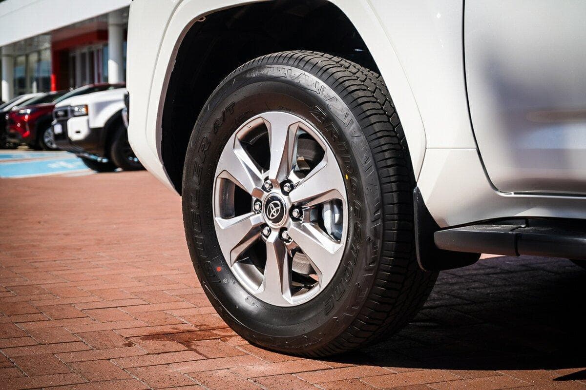 2026 Toyota Landcruiser VX in White