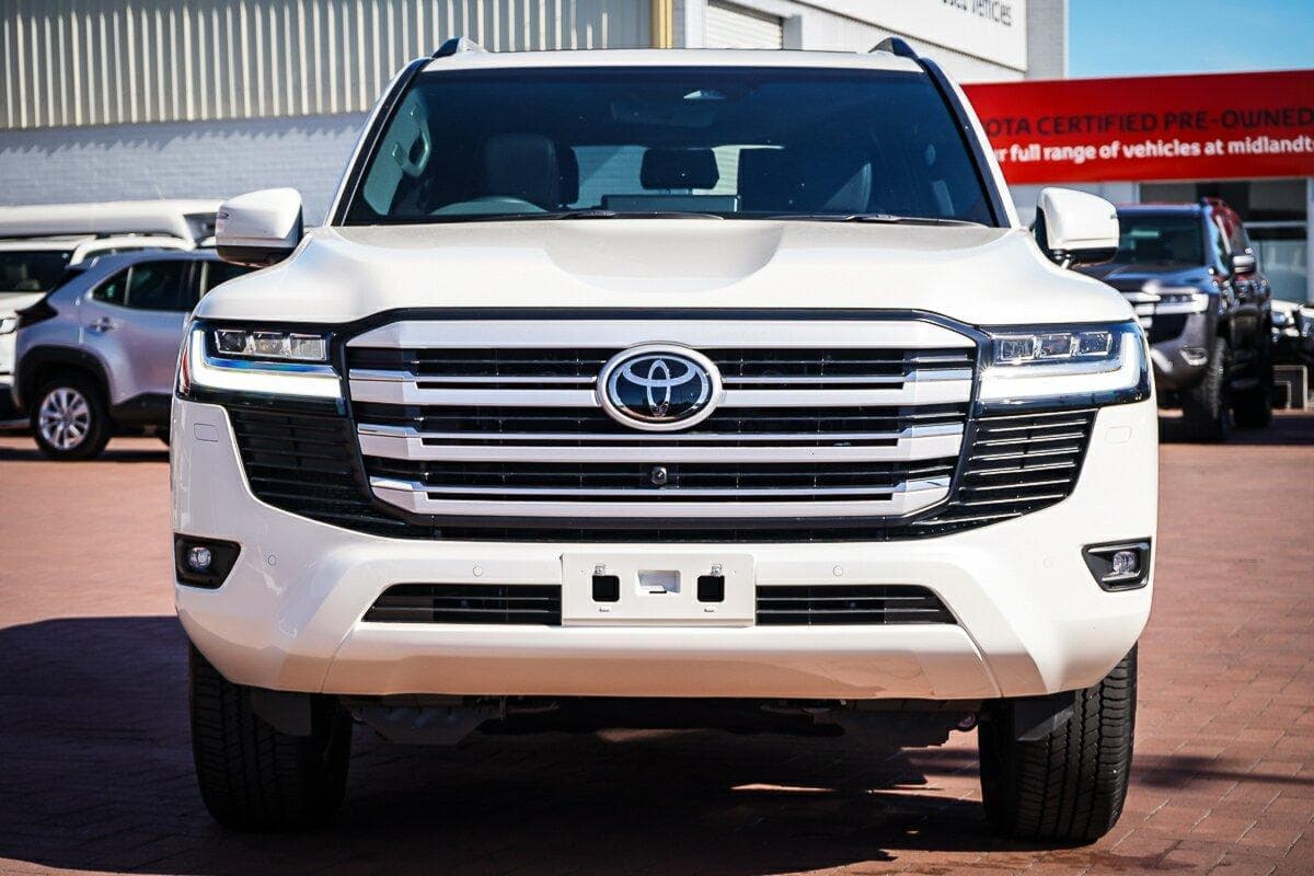 2026 Toyota Landcruiser VX in White